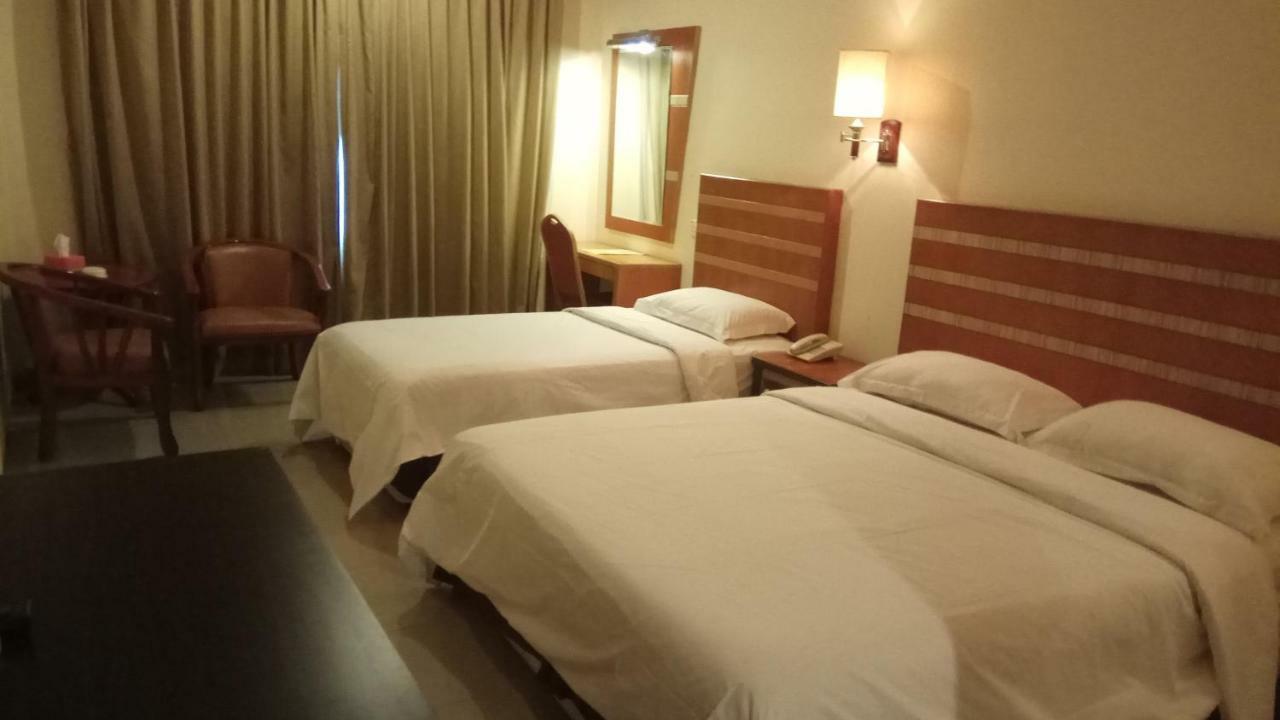 Utama Hotel Batam Room photo
